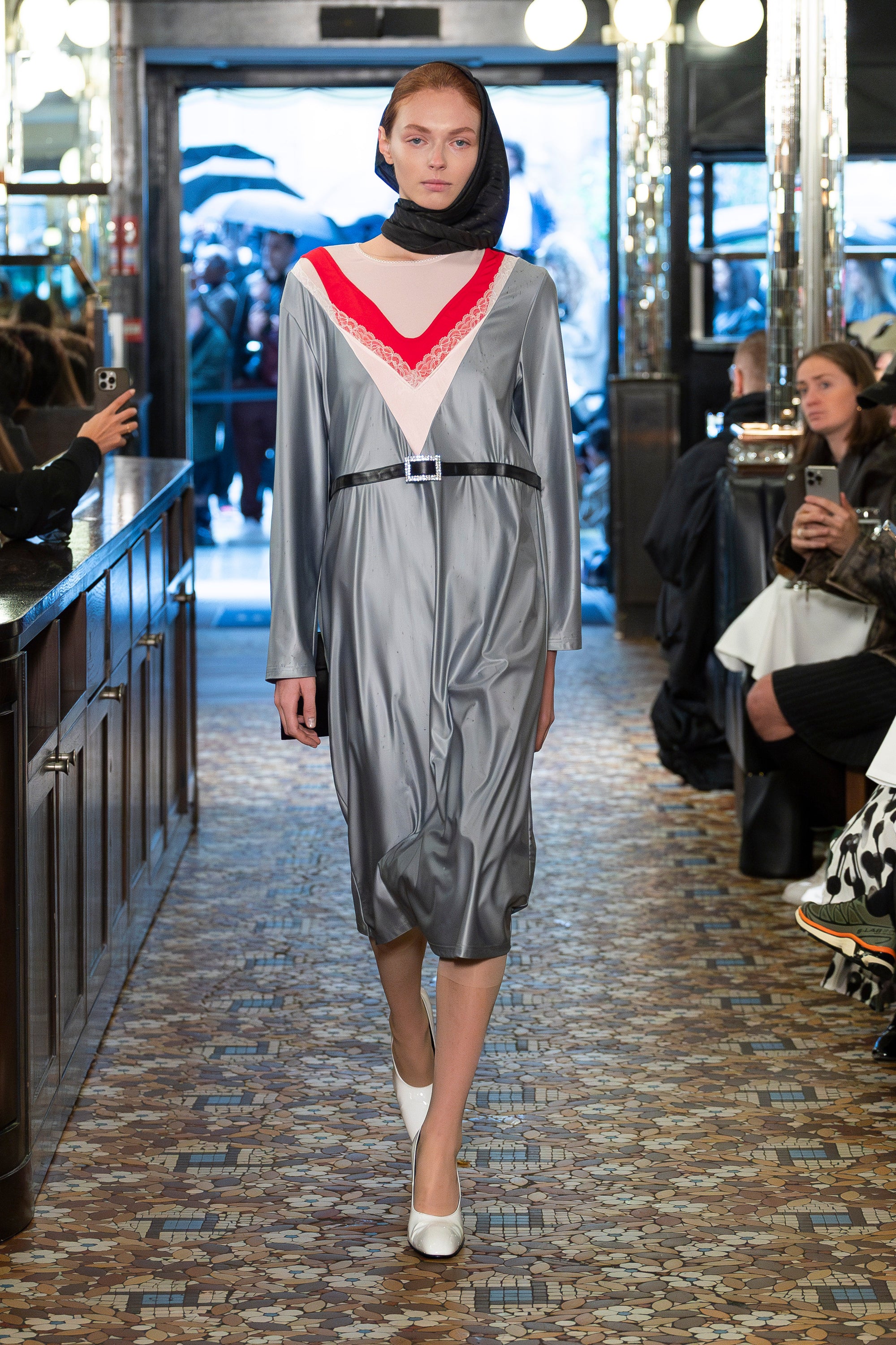 Look 10