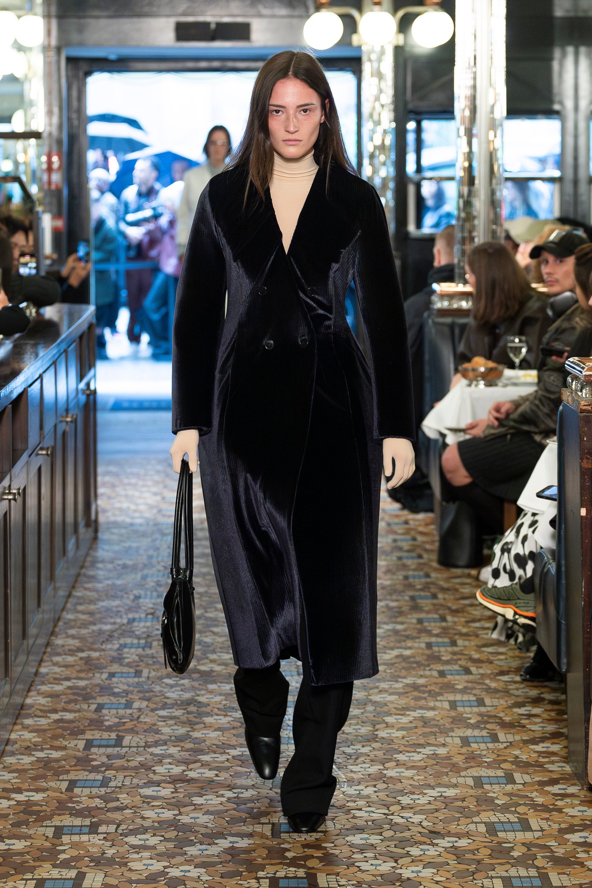 Look 16